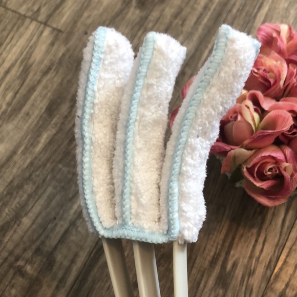 MULTI FUNCTION MICRO FIBER DOUBLE HEADED CLEANING BRUSH-car vents, blinds fans - Picture 5 of 9